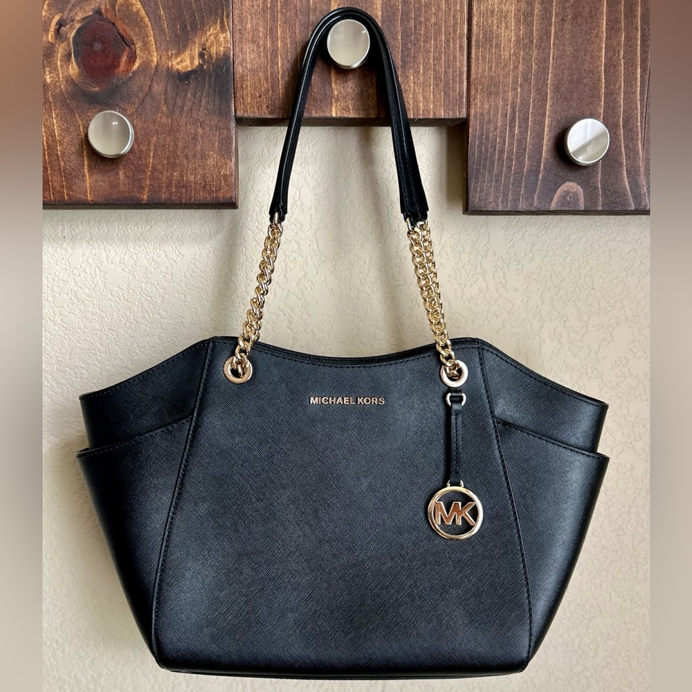 Michael Kors chain shoulder purse